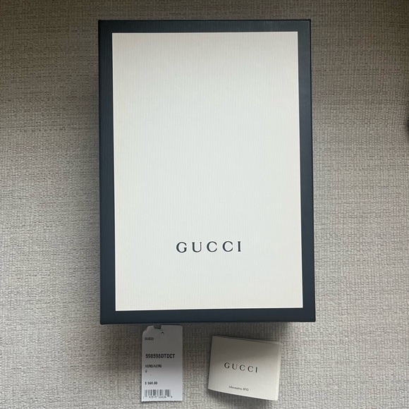 Gucci Quilted Leather Wristet - Picture 9 of 12